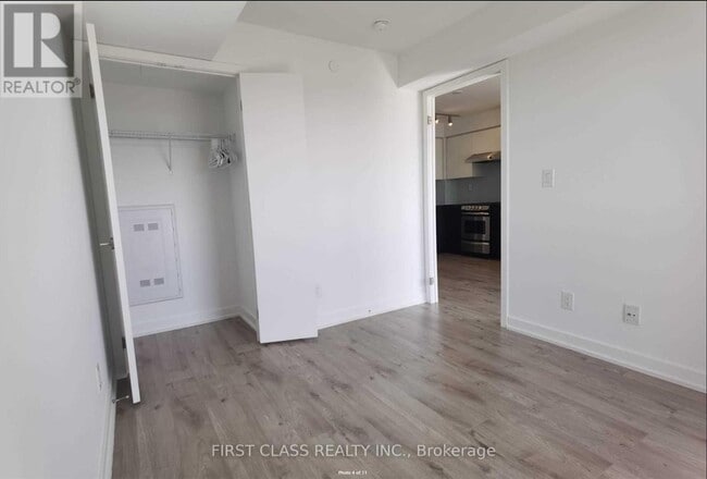 Building Photo - 160 Flemington Rd