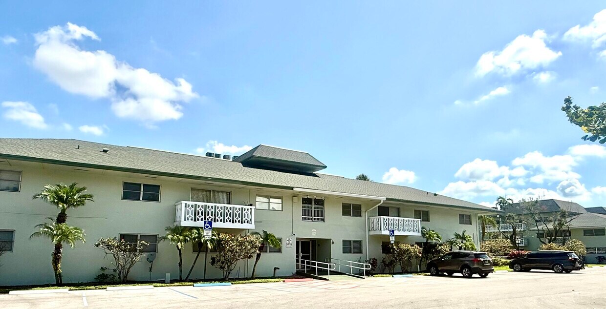 Foto principal - 4200 NW 3rd Ct