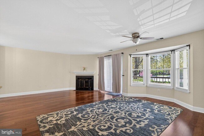 Foto del edificio - 119 Commonwealth Ct