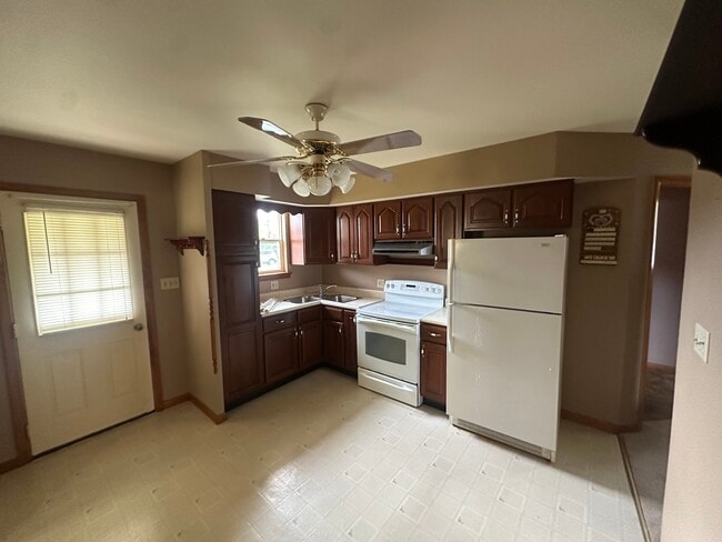 Foto del edificio - 7349 Waldman Ave