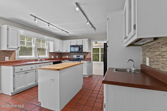 Foto del edificio - 225 Mitchell Rd