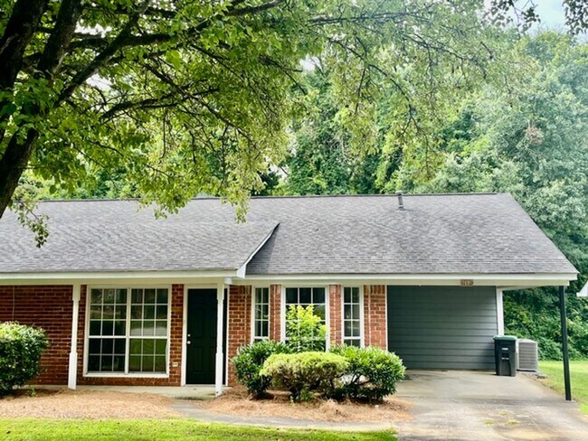 Building Photo - Stonecreek Drive #9 &amp;11