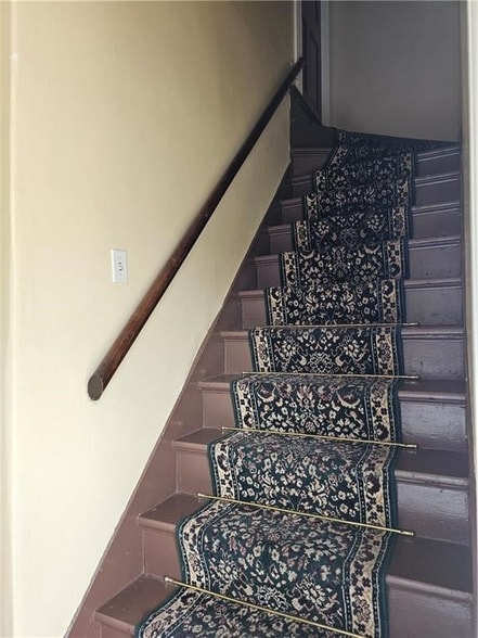 Building Photo - 37 Pleasant St