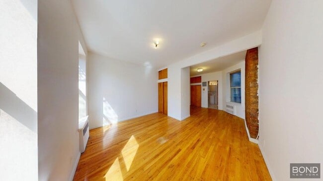 Building Photo - 1 bedroom in Manhattan NY 10014