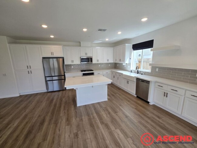 Building Photo - Beautiful Home Off S Heath and Stockdale Hwy!