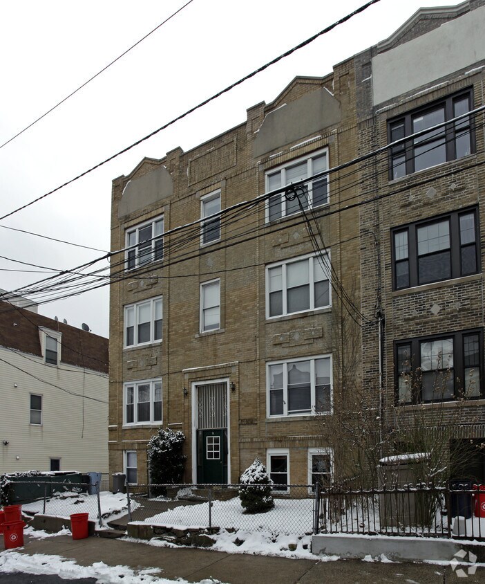 Foto principal - 9 Oak St