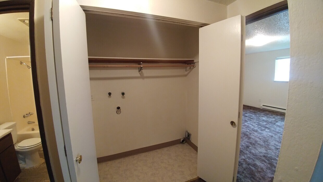Foto del edificio - 1 Bedroom, 1 Bathroom Downstairs Apartment - South Suburbs