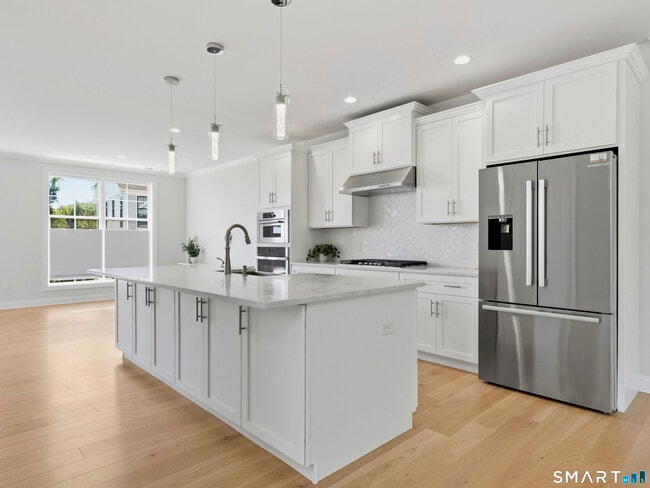 Building Photo - 25 Brentwood Cir