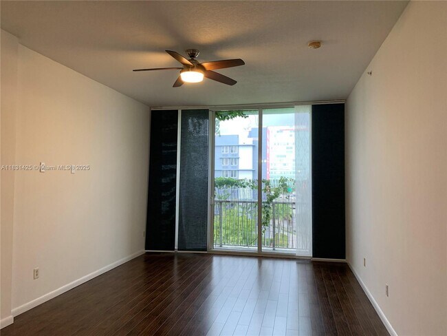 Foto del edificio - 1350 NW 8th Ct