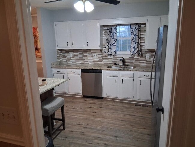 Building Photo - 8626 Surry Cir