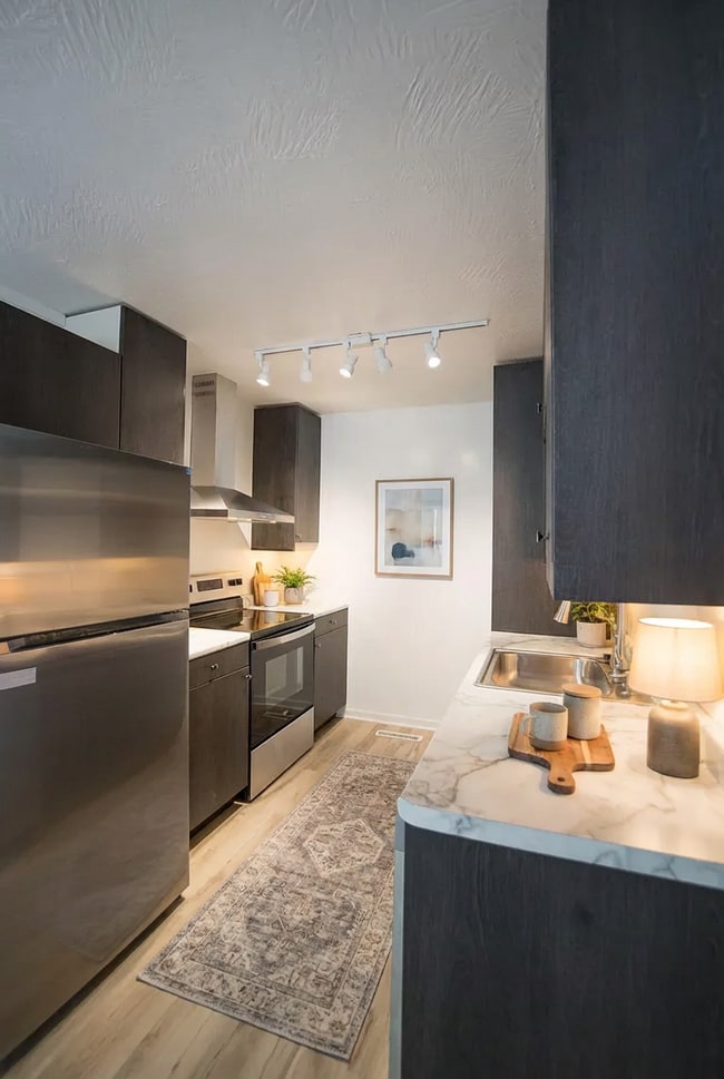 Building Photo - 3016 W Roxbury St