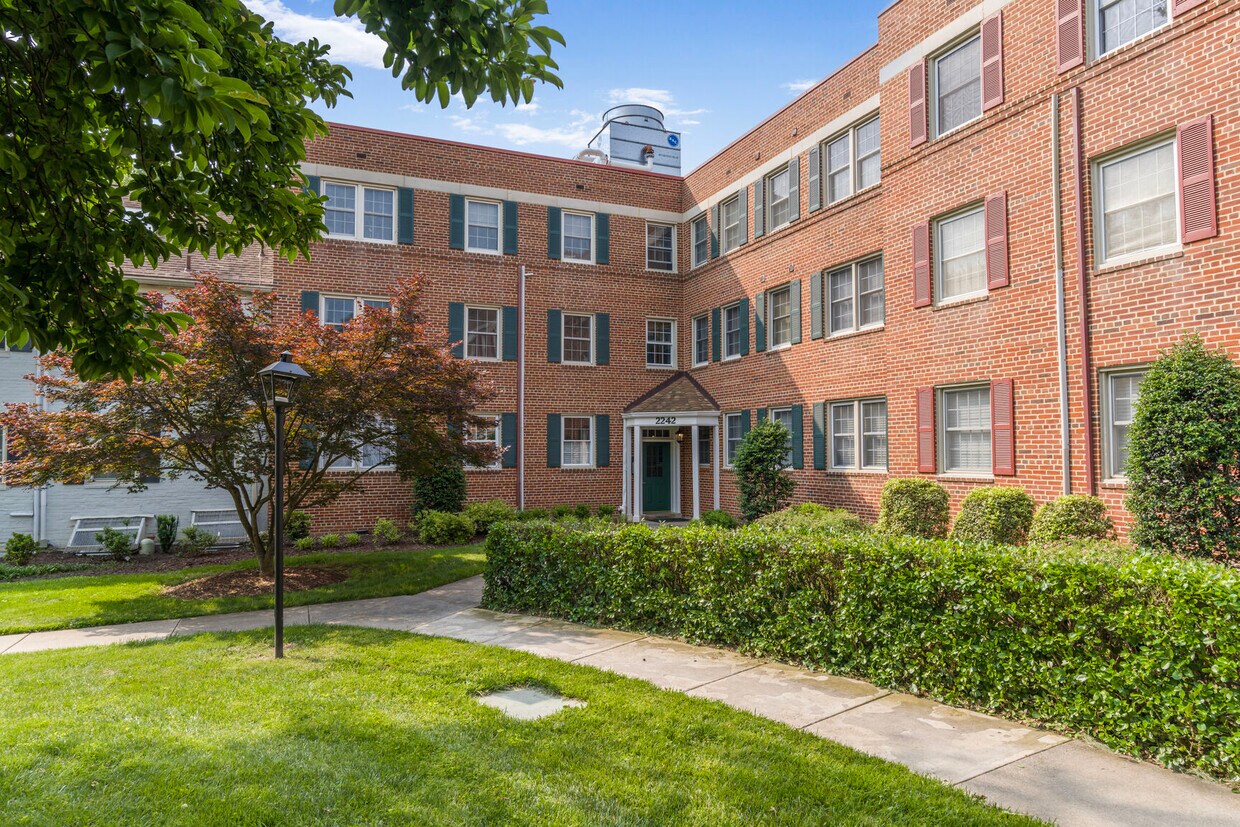 Foto principal - 2242 Washington Ave
