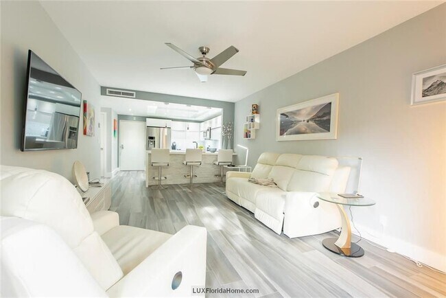 Foto del edificio - 900 River Reach Dr