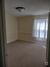 Building Photo - 5516 Lakeshore Dr