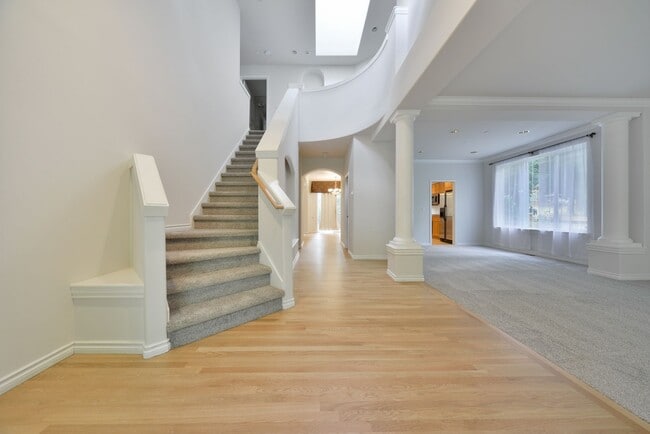 Building Photo - Nice 5 Bed / 2.5 bath house for rent in Kenmore.