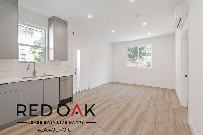 Foto del edificio - 4592 Riverton Ave
