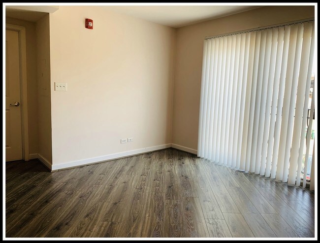 Foto del edificio - 3431 Ridgeland Ave