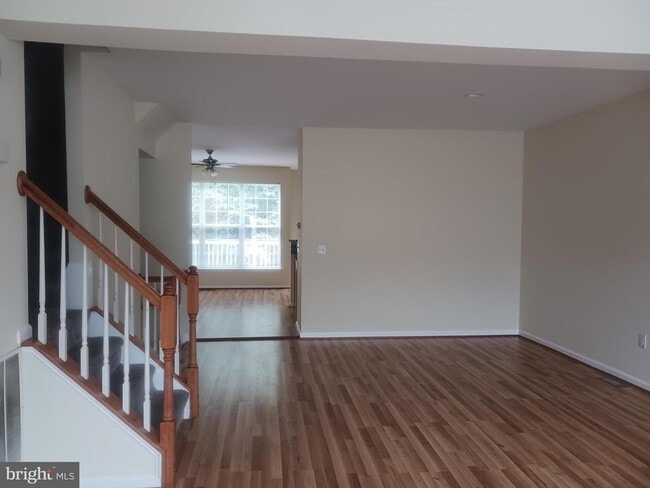 Building Photo - 205 Hillside Ct