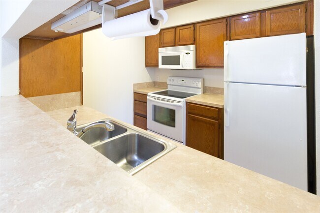 Building Photo - 2121 El Paseo St