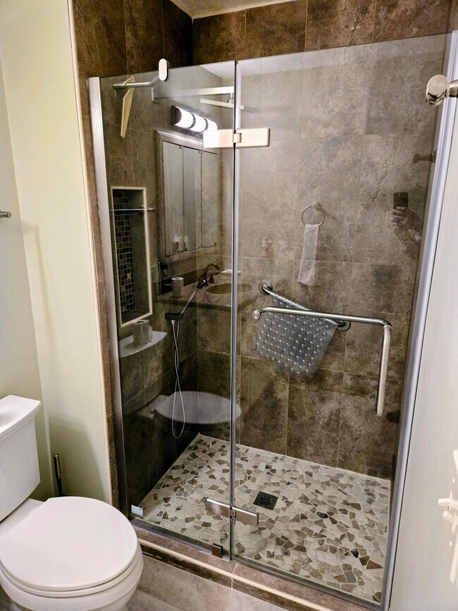 Foto del edificio - 7806 Jaymes St