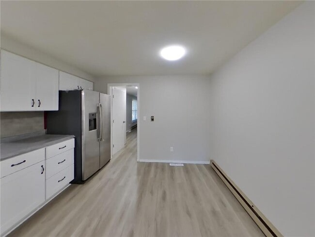 Building Photo - 1056 S Shore Dr