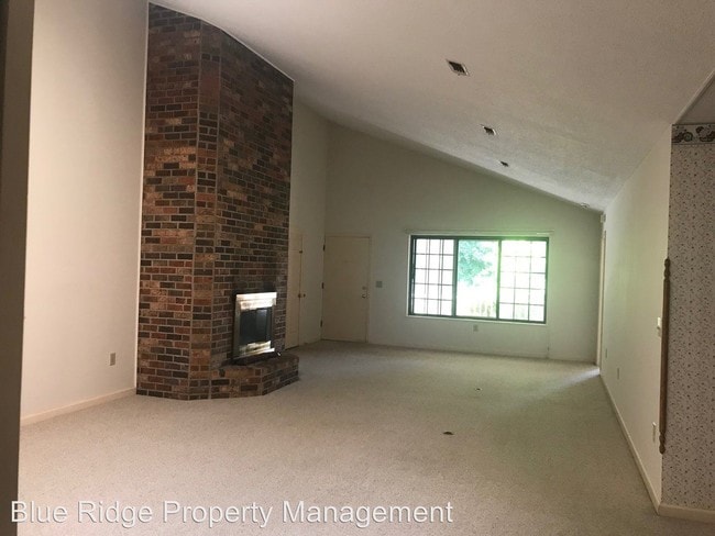 Building Photo - 3 br, 2 bath House - 325 Bennett Road A