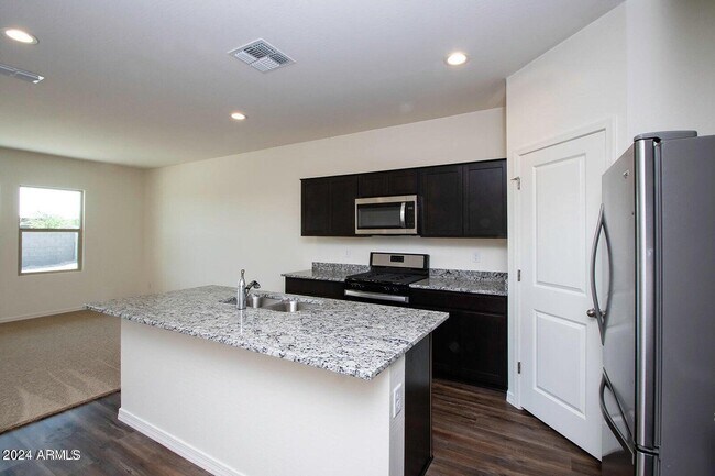 Foto del edificio - 19567 W Badgett Ln