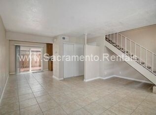 Building Photo - Nicely Updated 2bd/1.5ba Duplex near Power...