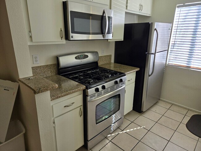 Foto del edificio - Lovely Ground Level 1 Bedroom 1 Bathroom In Irvine