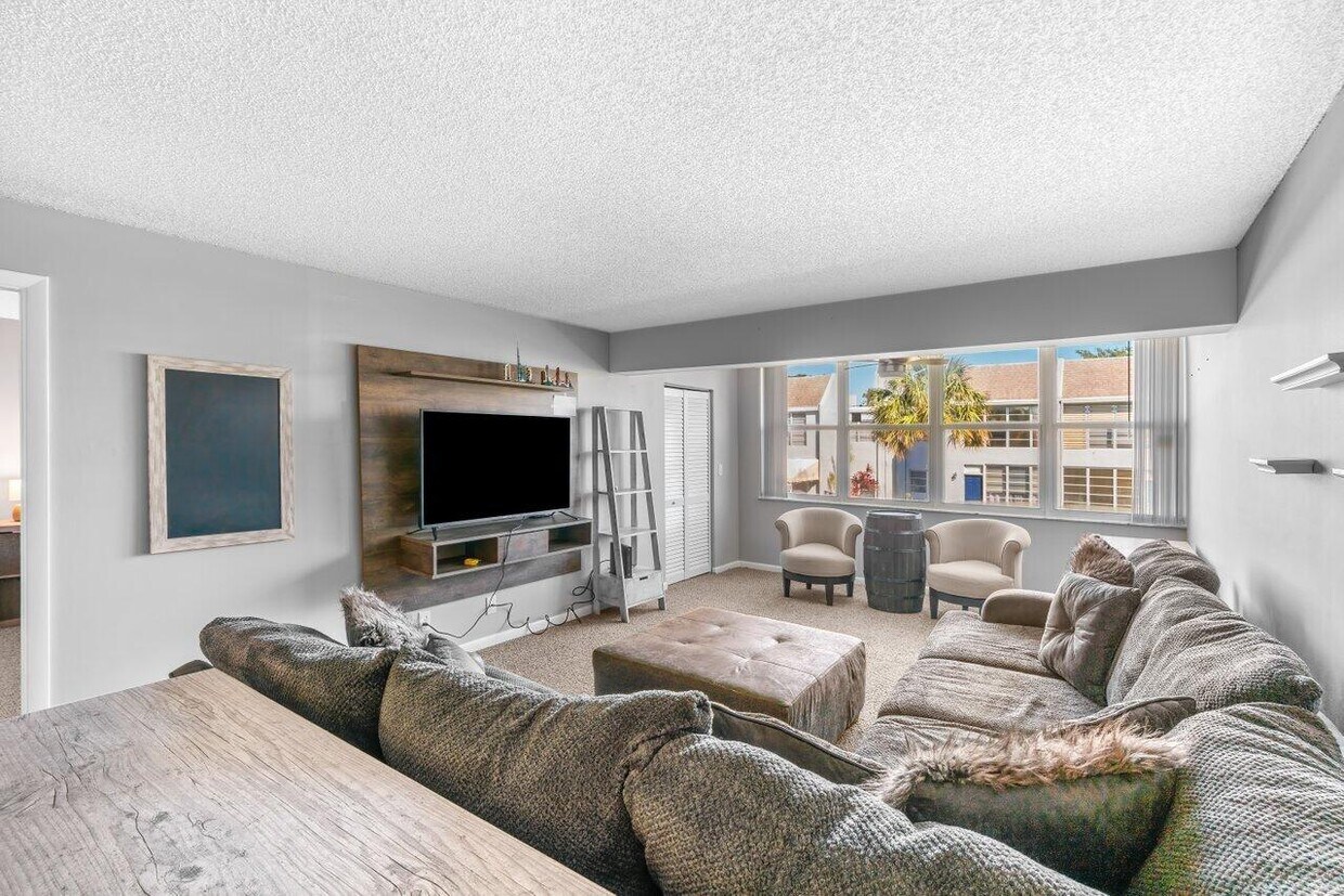 Primary Photo - 2900 SW 22nd Ave