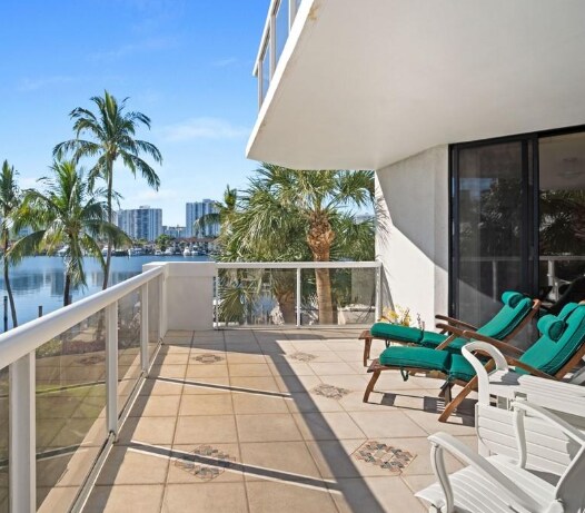 Foto del edificio - 3610 Yacht Club Dr