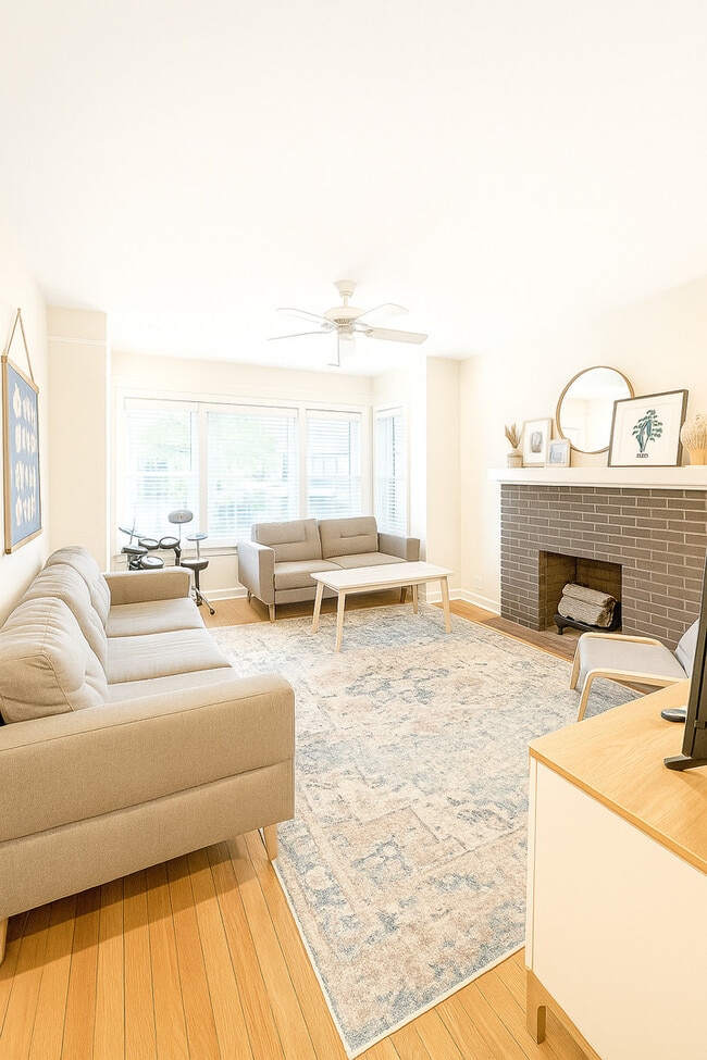 Building Photo - 1340 W Byron St