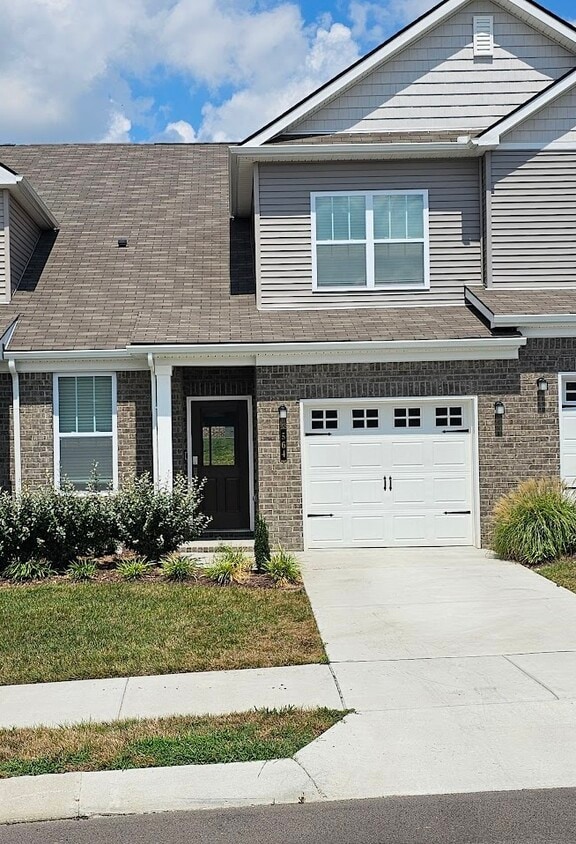 Primary Photo - This well-maintained 3-bedroom, 3-bath hom...