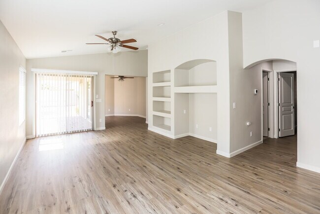 Foto del edificio - 7223 W Winslow Ave