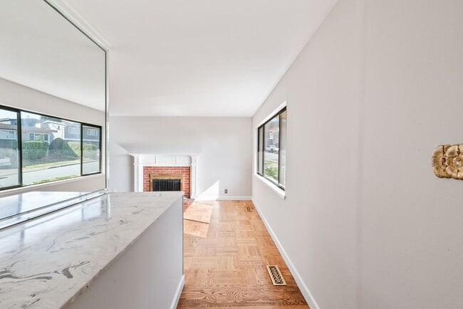 Building Photo - Charming Single-Family Home in a Desirable...