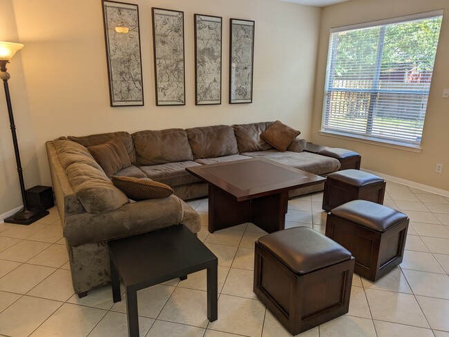 Building Photo - 1608 Sunterro Dr