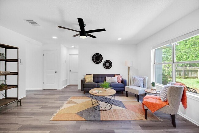 Foto del edificio - 2203 Lexfield Ln