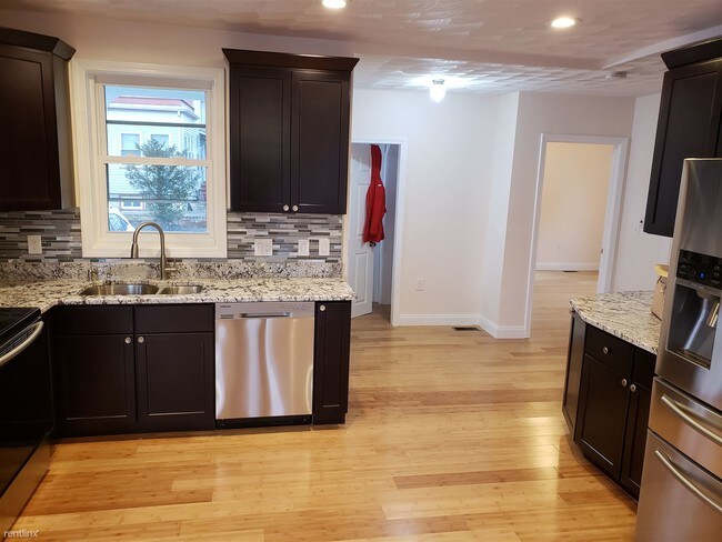 Foto del edificio - 2 br, 2 bath Apartment - 18 Spring St 1