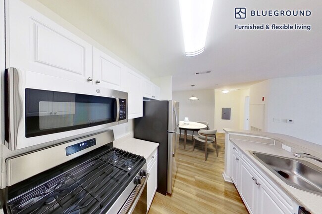 Building Photo - 1000 Avalon Dr