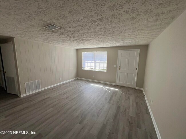 Building Photo - 7635 Praver Dr E