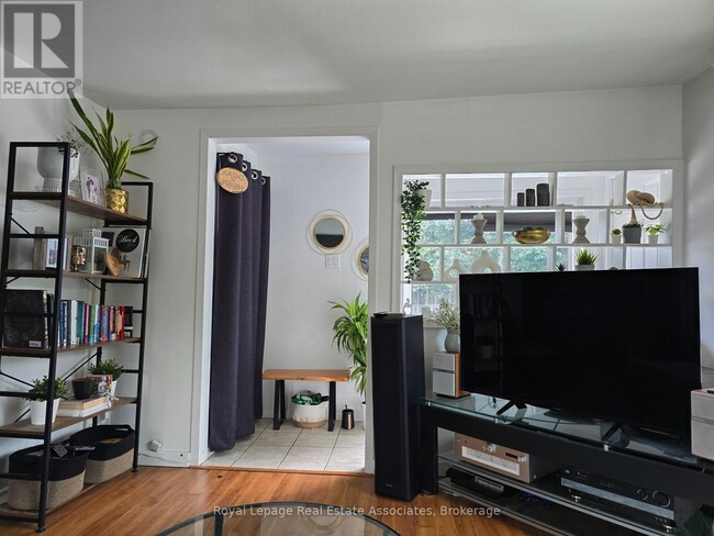 Building Photo - 1109 Caven St