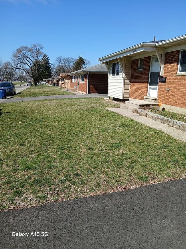 Building Photo - 4048 E Livingston Ave