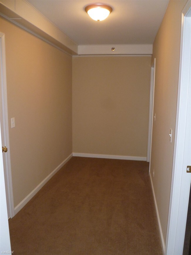 Building Photo - 141 S Batavia Ave