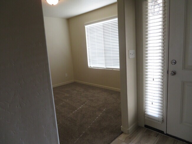 Building Photo - 423 Firestone Dr