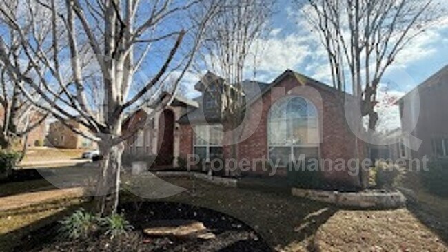 Building Photo - 1899 Kings View Dr