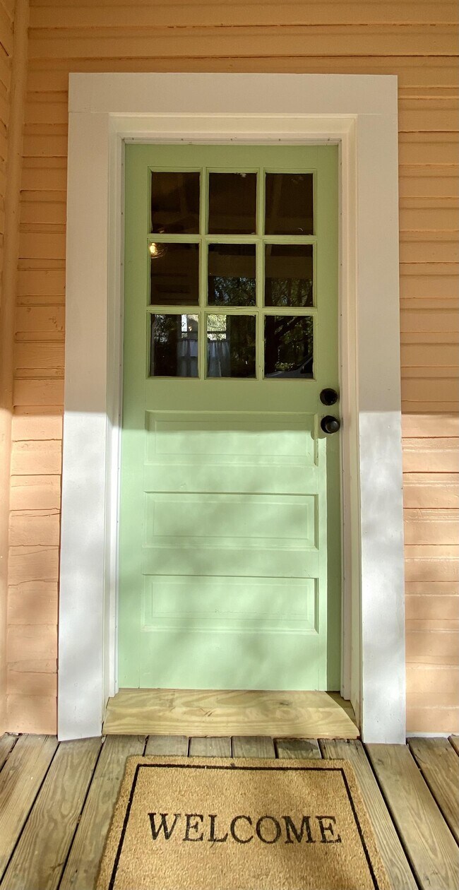 Foto del edificio - 613 Holloway St