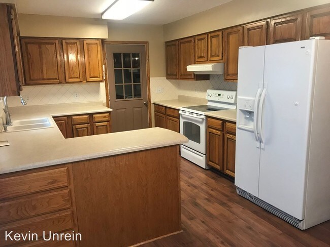 Building Photo - 4 br, 2 bath House - 3303 N Brookdale Rd