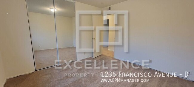Building Photo - Upper 2/1 in 4plex, Private 1 Car Garage