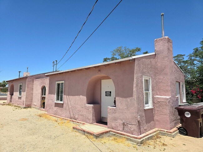 Foto del edificio - 6457 Yucca Ave