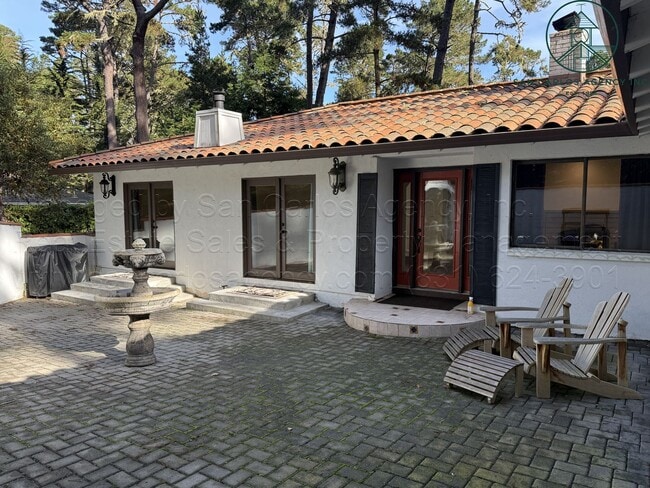 Building Photo - Spacious Three Bedroom Spanish Style Home in Upper Pebble Beach